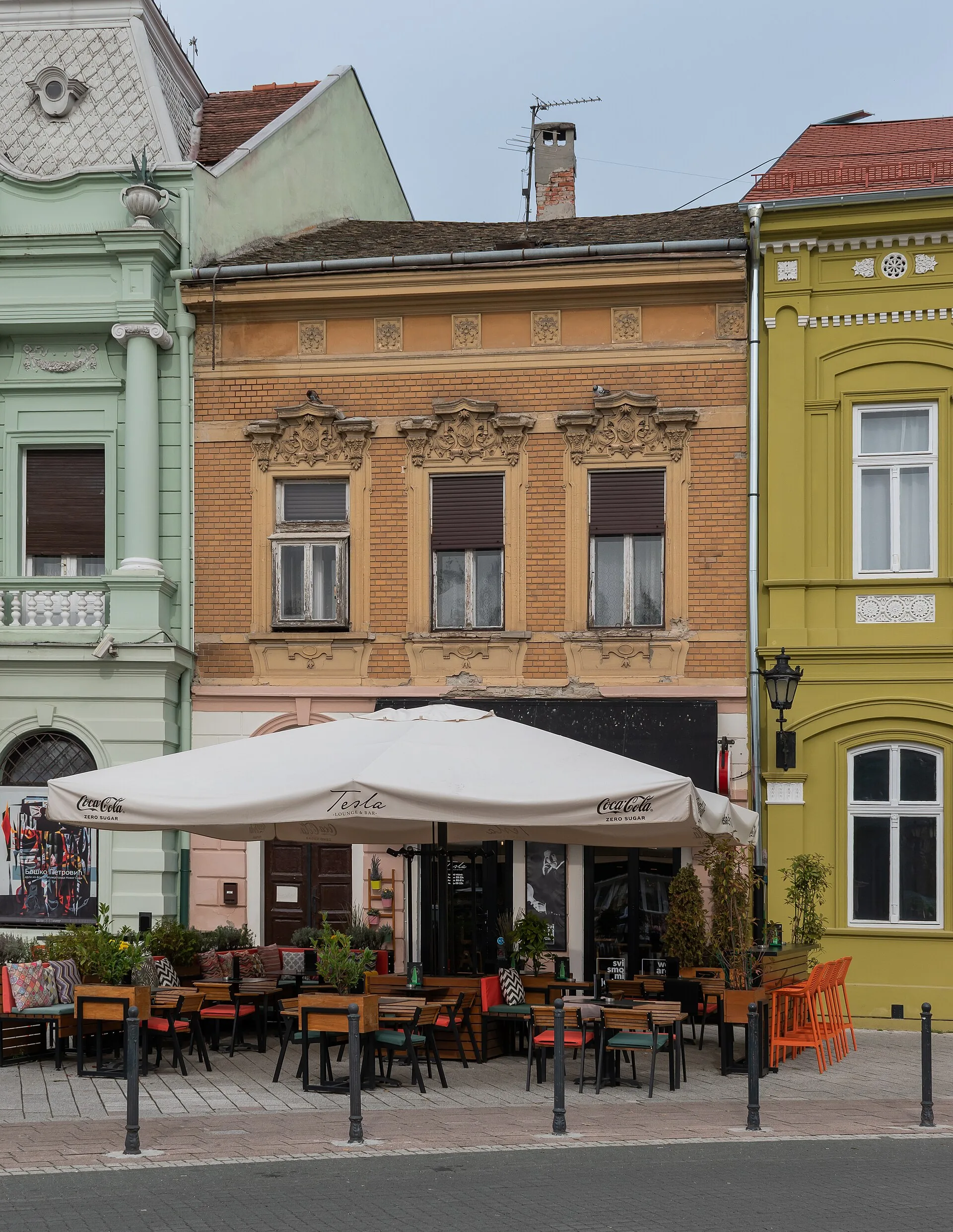 Local cafés & restaurants